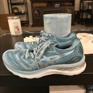 Womens ASICS gel nimbus 23 size 7.5